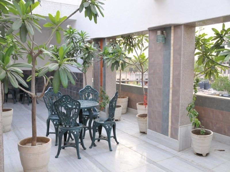 The Natraj Yes Please New Delhi Hotel Exterior photo